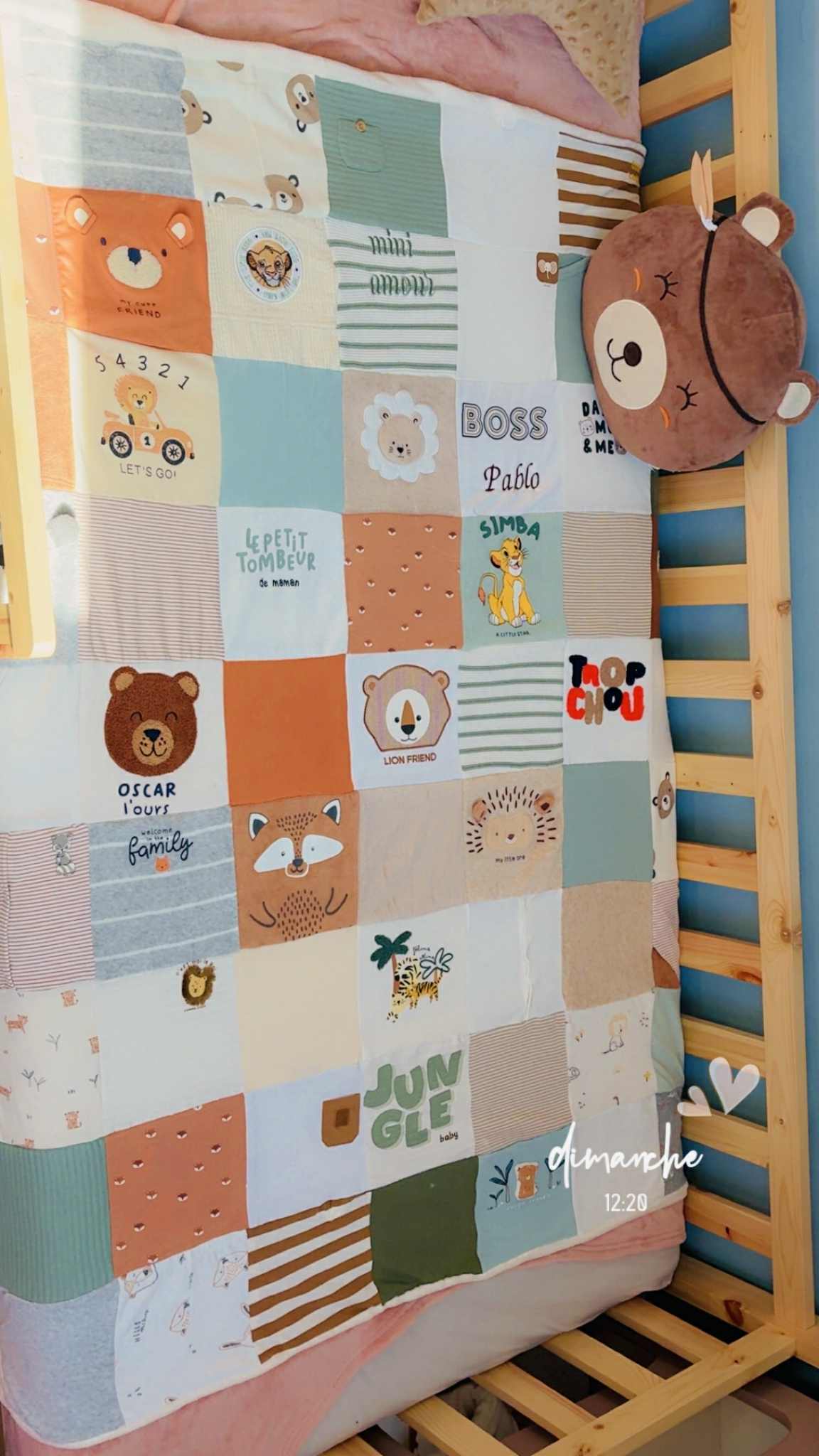 Couverture souvenir lit 1 personne 105 par 150 cm fabriqué avec les vêtements de bébé